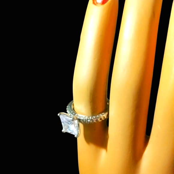 Ring - Picture 3 of 5